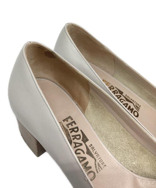 Salvatore Ferragamo（サルヴァトーレ フェラガモ）Salvatore Ferragamo (サルヴァトーレ フェラガモ) リボンパンプス ベージュ サイズ:6の古着・服飾アイテム