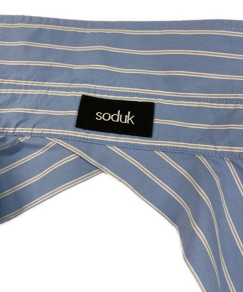 soduk（スドーク）soduk (スドーク) バックオープンストライプシャツ ブルー サイズ:記載なしの古着・服飾アイテム