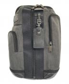 TUMIトゥミ）の古着「Higgins Sling/ショルダーバッグ」｜グレー