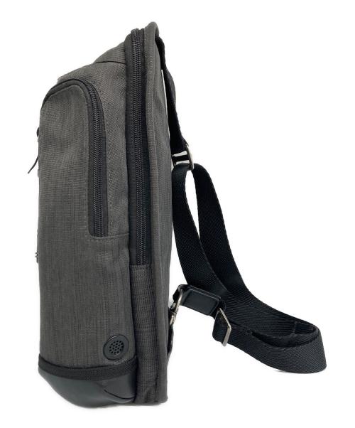 TUMI（トゥミ）TUMI (トゥミ) Higgins Sling/ショルダーバッグ グレーの古着・服飾アイテム