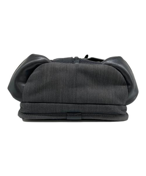 TUMI（トゥミ）TUMI (トゥミ) Higgins Sling/ショルダーバッグ グレーの古着・服飾アイテム