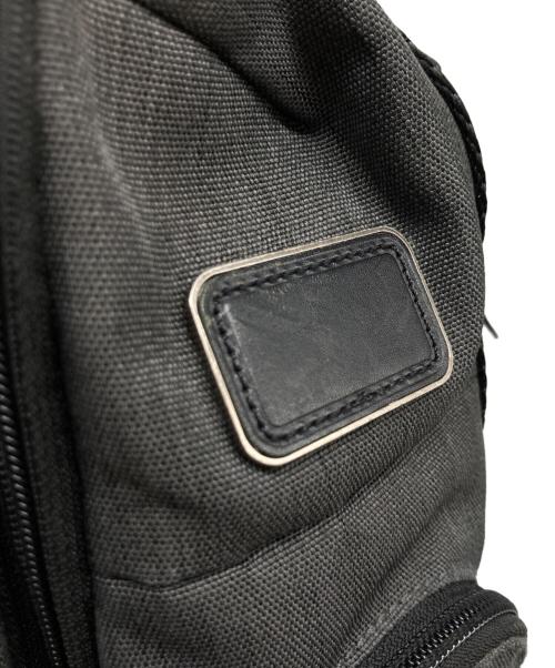 TUMI（トゥミ）TUMI (トゥミ) Higgins Sling/ショルダーバッグ グレーの古着・服飾アイテム