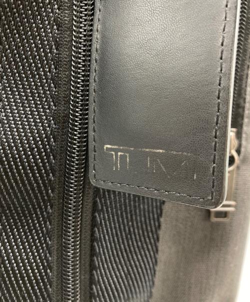 TUMI（トゥミ）TUMI (トゥミ) Higgins Sling/ショルダーバッグ グレーの古着・服飾アイテム