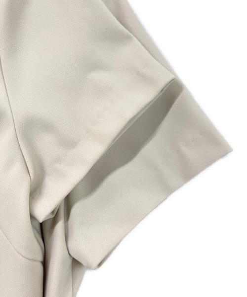 kay me（ケイミー）kay me (ケイミー) VネックIラインワンピース ベージュ サイズ:9 未使用品の古着・服飾アイテム