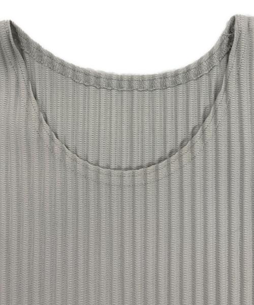 HOMME PLISSE ISSEY MIYAKE（オム プリッセ イッセイ ミヤケ）HOMME PLISSE ISSEY MIYAKE (オム プリッセ イッセイ ミヤケ) プリーツカットソー グレー サイズ:2の古着・服飾アイテム