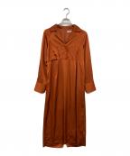 CLANEクラネ）の古着「SLIT HOLE SLEEVE SATIN ONEPIECE」｜レッド