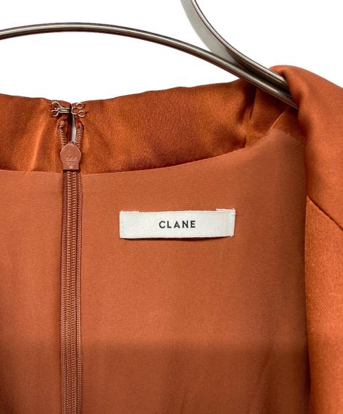 CLANE（クラネ）CLANE (クラネ) SLIT HOLE SLEEVE SATIN ONEPIECE レッド サイズ:2の古着・服飾アイテム