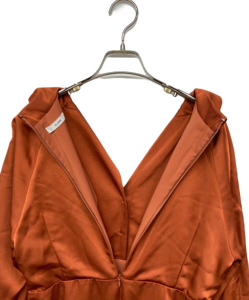 CLANE（クラネ）CLANE (クラネ) SLIT HOLE SLEEVE SATIN ONEPIECE レッド サイズ:2の古着・服飾アイテム