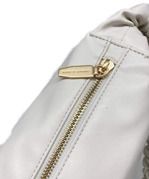 CHARLES & KEITH（チャールズアンドキース）CHARLES & KEITH (チャールズ＆キース) ワンショルダーバッグ ベージュの古着・服飾アイテム