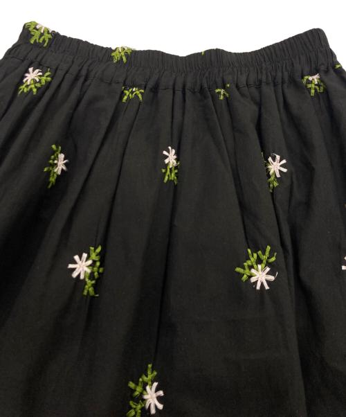 UNMINOU（アンミヌ）UNMINOU (アンミヌ) エンブロイダリースカート ブラック サイズ:Fの古着・服飾アイテム