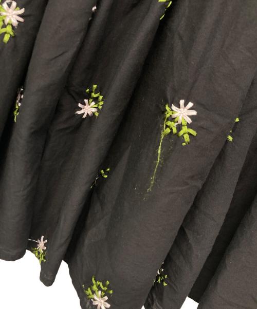 UNMINOU（アンミヌ）UNMINOU (アンミヌ) エンブロイダリースカート ブラック サイズ:Fの古着・服飾アイテム