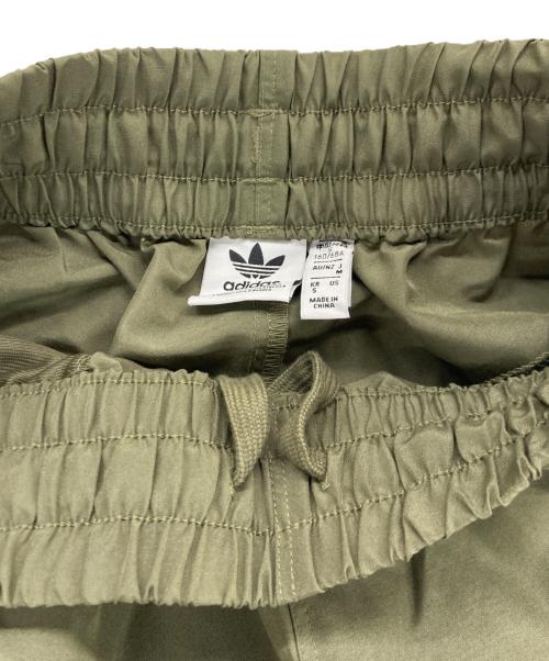 adidas（アディダス）adidas (アディダス) カーゴパンツ カーキ サイズ:Sの古着・服飾アイテム