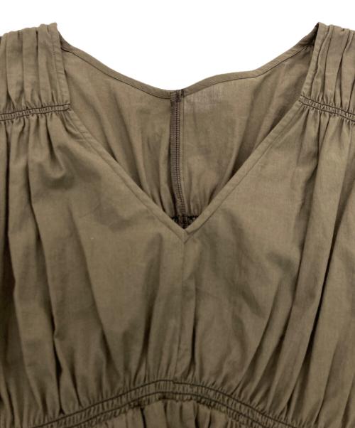 UNTITLED（アンタイトル）UNTITLED (アンタイトル) シャーリングブラウス カーキ サイズ:02/Mの古着・服飾アイテム