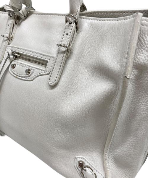 BALENCIAGA（バレンシアガ）BALENCIAGA (バレンシアガ) ペーパーA6 2WAYバッグ ホワイトの古着・服飾アイテム