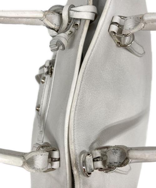 BALENCIAGA（バレンシアガ）BALENCIAGA (バレンシアガ) ペーパーA6 2WAYバッグ ホワイトの古着・服飾アイテム