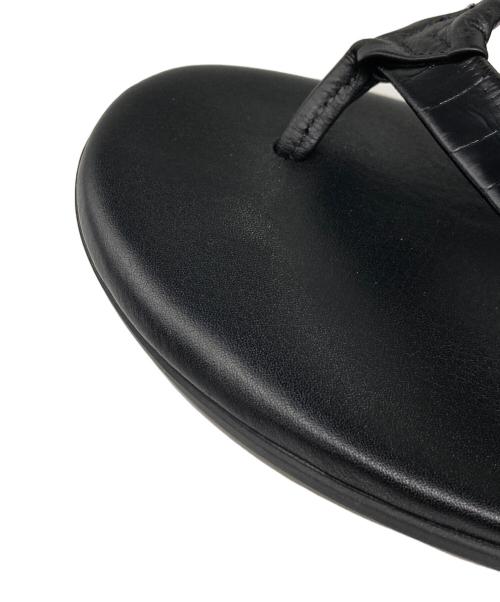 ISLAND SLIPPER（アイランドスリッパ）ISLAND SLIPPER (アイランドスリッパ) クロコ ナローストラップサンダル ブラック サイズ:9の古着・服飾アイテム