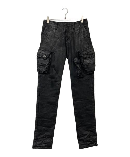 JULIUS（ユリウス）JULIUS (ユリウス) 12OZ COATED DENIM GASMASK CARGO TROUSER ブラック サイズ:2の古着・服飾アイテム