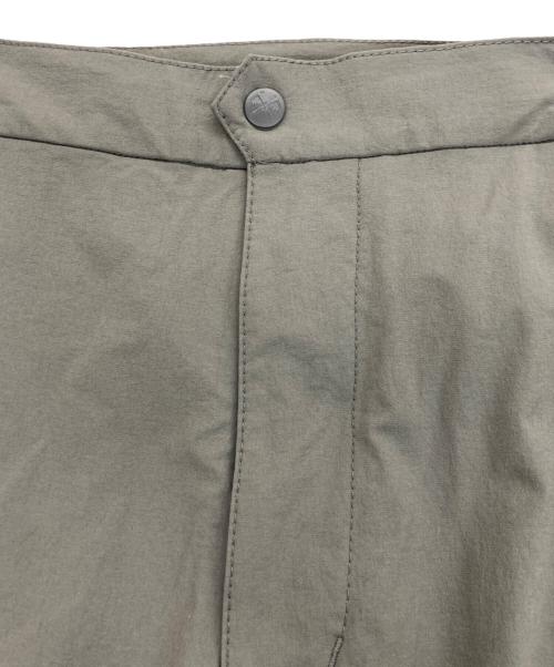 WHITE MOUNTAINEERING（ホワイトマウンテ二アニング）WHITE MOUNTAINEERING (ホワイトマウンテ二アニング) テックカーゴパンツ グレー サイズ:1の古着・服飾アイテム