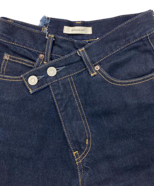 moussy（マウジー）moussy (マウジー) CROSS WAIST WIDE STRAIGHT インディゴの古着・服飾アイテム