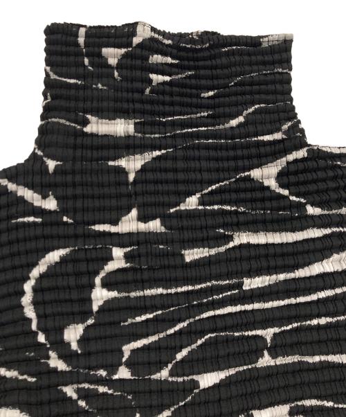 ISSEY MIYAKE（イッセイミヤケ）ISSEY MIYAKE (イッセイミヤケ) 総柄プリントカットソー ブラック サイズ:Lの古着・服飾アイテム