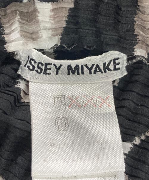 ISSEY MIYAKE（イッセイミヤケ）ISSEY MIYAKE (イッセイミヤケ) 総柄プリントカットソー ブラック サイズ:Lの古着・服飾アイテム