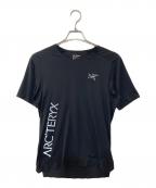ARC'TERYXアークテリクス）の古着「Norvan Downward Logo Short Sleeve ノーバン ダウンワード ロゴ ショートスリーブ プリントTシャツ」｜ブラック