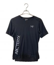 ARC'TERYX（アークテリクス）の古着「Norvan Downward Logo Short Sleeve ノーバン ダウンワード ロゴ ショートスリーブ プリントTシャツ」｜ブラック