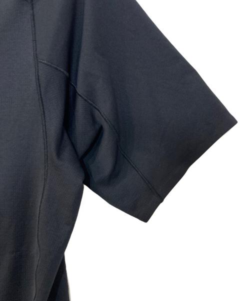 ARC'TERYX（アークテリクス）ARC'TERYX (アークテリクス) Norvan Downward Logo Short Sleeve ノーバン ダウンワード ロゴ ショートスリーブ プリントTシャツ ブラック サイズ:XSの古着・服飾アイテム
