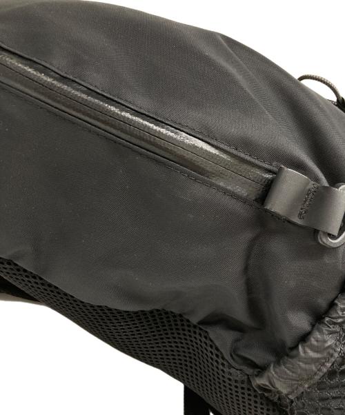 and wander（アンドワンダー）and wander (アンドワンダー) 20L daypack ブラックの古着・服飾アイテム