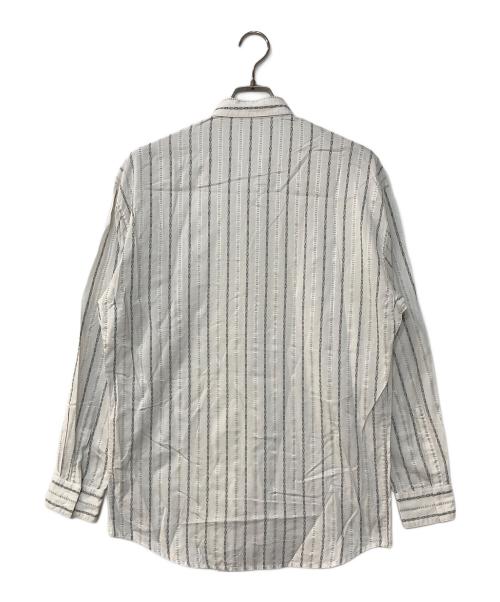 GIANNI VERSACE（ジャンニ・ヴェルサーチ）GIANNI VERSACE (ジャンニ・ヴェルサーチ) ストライプエンプロイダリ‐L/Sシャツ ホワイト サイズ:46の古着・服飾アイテム