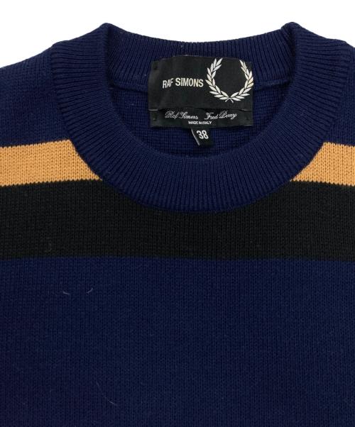 FRED PERRY（フレッドペリー）FRED PERRY (フレッドペリー) RAF SIMONS (ラフシモンズ) クルーネックニット ネイビー サイズ:38の古着・服飾アイテム