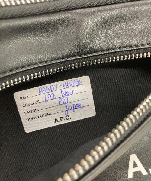 A.P.C.（アーペーセー）A.P.C. (アーペーセー) ロゴボディーバッグ ブラックの古着・服飾アイテム
