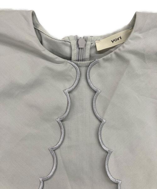 YORI（ヨリ）YORI (ヨリ) スカラップロングスリーブブラウス グレー サイズ:Fの古着・服飾アイテム