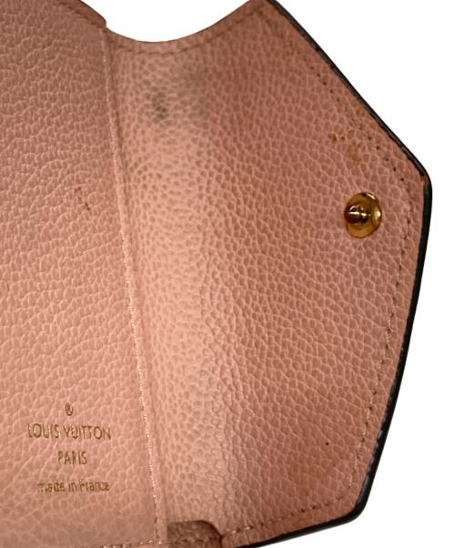 LOUIS VUITTON（ルイ ヴィトン）LOUIS VUITTON (ルイ ヴィトン) アンプラント ポルトフォイユゾエ 3つ折財布 ピンクの古着・服飾アイテム
