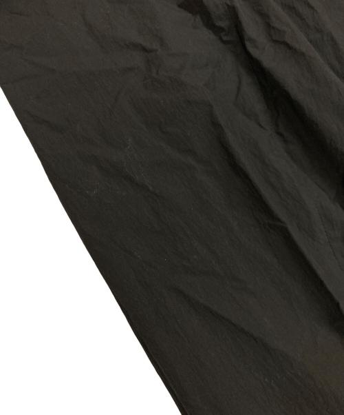 is-ness（イズネス）is-ness (イズネス) NON-BINARY S S PACKABLE COAT/パッカブルコート ブラック サイズ:M(46)の古着・服飾アイテム