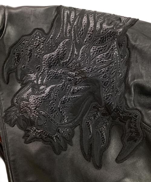 AVIREX（アヴィレックス）AVIREX (アヴィレックス) ドラゴン刺繍ラムレザーバーシティジャケット ブラック サイズ:Lの古着・服飾アイテム