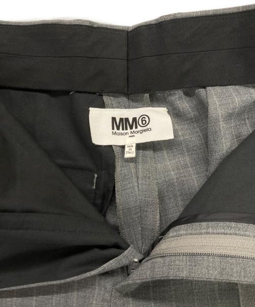 MM6 Maison Margiela（エムエムシックスメゾンマルジェラ）MM6 Maison Margiela (エムエムシックスメゾンマルジェラ) ストライプスラックス グレー サイズ:38の古着・服飾アイテム