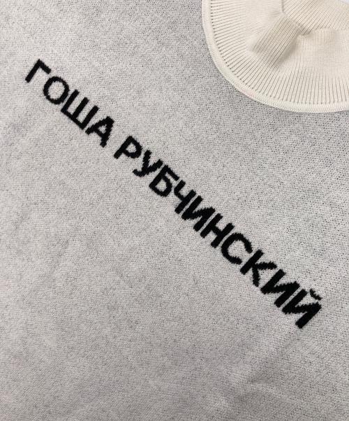 Gosha Rubchinskiy（ゴーシャラブチンスキー）Gosha Rubchinskiy (ゴーシャラブチンスキー) ロゴニット / ハイネックニット アイボリー サイズ:XSの古着・服飾アイテム