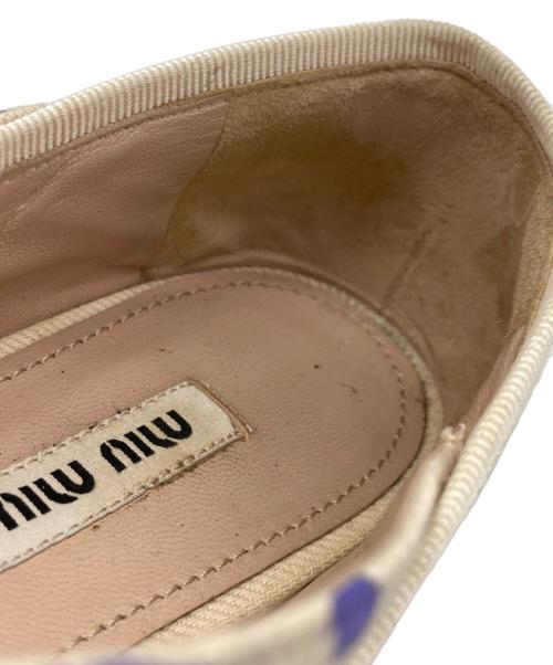 MIU MIU（ミュウミュウ）MIU MIU (ミュウミュウ) ペイントバレエシューズ ベージュ サイズ:37 1/2の古着・服飾アイテム