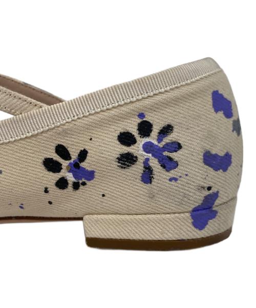 MIU MIU（ミュウミュウ）MIU MIU (ミュウミュウ) ペイントバレエシューズ ベージュ サイズ:37 1/2の古着・服飾アイテム