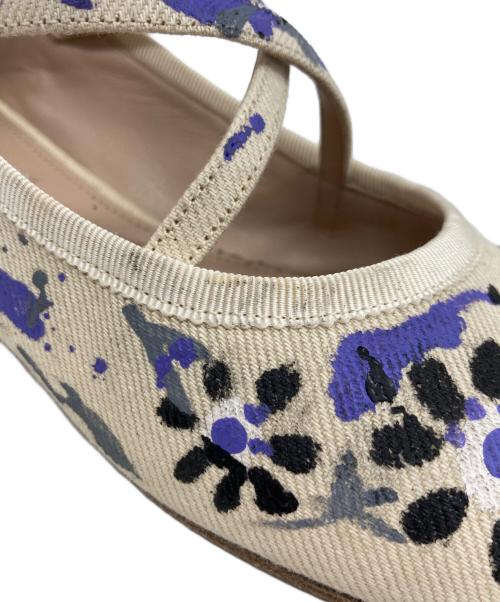 MIU MIU（ミュウミュウ）MIU MIU (ミュウミュウ) ペイントバレエシューズ ベージュ サイズ:37 1/2の古着・服飾アイテム