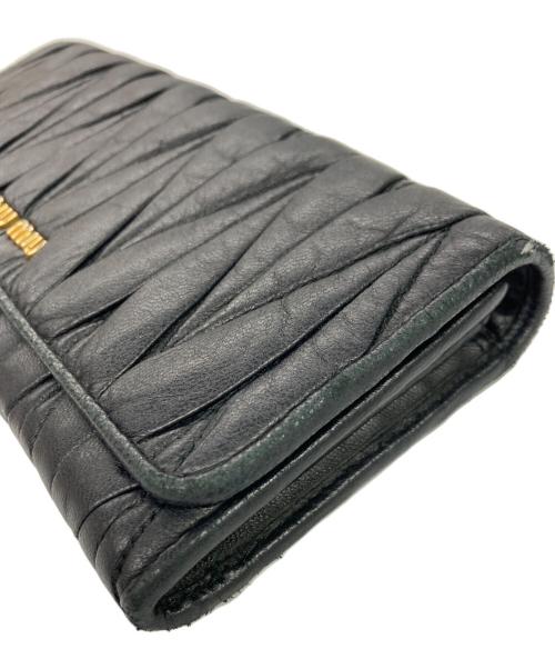 MIU MIU（ミュウミュウ）MIU MIU (ミュウミュウ) マテラッセ 二つ折り長財布 ブラックの古着・服飾アイテム