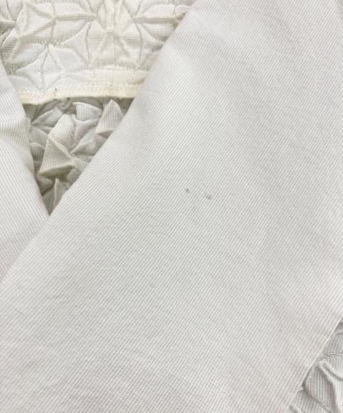 ISSEY MIYAKE（イッセイミヤケ）ISSEY MIYAKE (イッセイミヤケ) 3Dスチームシワ加工ジャケット アイボリー サイズ:２の古着・服飾アイテム