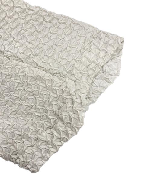 ISSEY MIYAKE（イッセイミヤケ）ISSEY MIYAKE (イッセイミヤケ) 3Dスチームシワ加工ジャケット アイボリー サイズ:２の古着・服飾アイテム