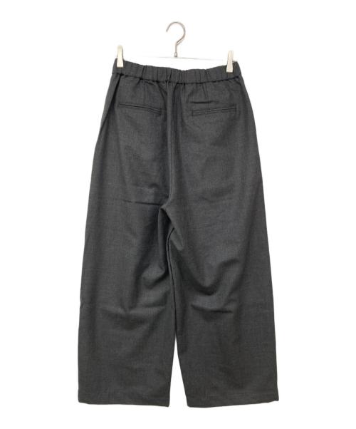 maison de soil（メゾンドソイル）maison de soil (メゾンドソイル) WORSTED SERGE 2TUCK WIDE EASY PANTS グレー サイズ:2 未使用品の古着・服飾アイテム