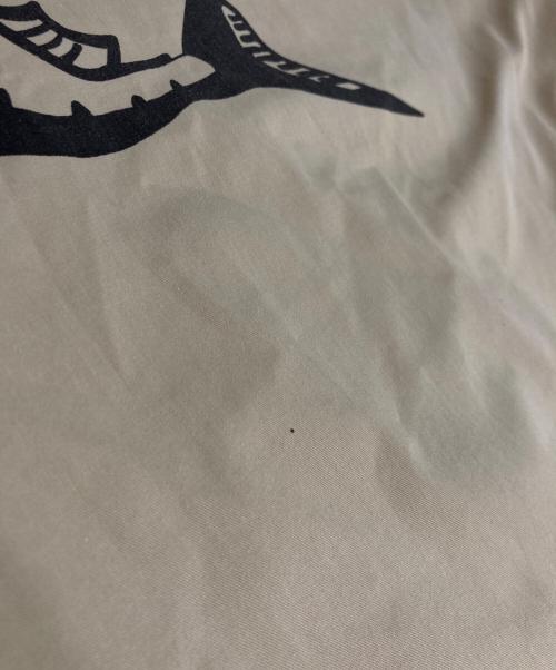 stussy（ステューシー）stussy (ステューシー) バックプリント 半袖シャツ カジキ  ベージュ サイズ:Mの古着・服飾アイテム