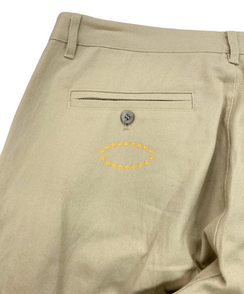 AFB（エーエフビー）AFB (エーエフビー) SUPER BAGGY STUDDED PANTS / サイドスタッズ チノパンツ ベージュ サイズ:Lの古着・服飾アイテム