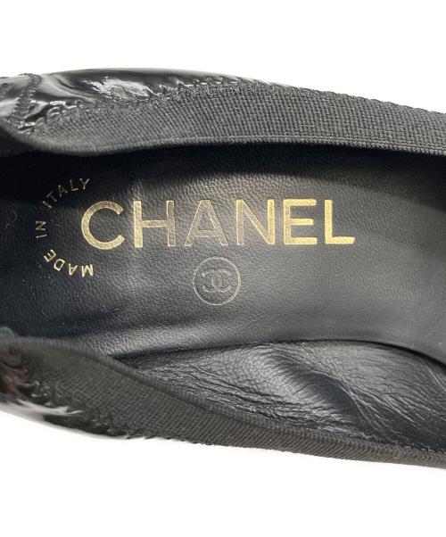 CHANEL（シャネル）CHANEL (シャネル) ココマーク刺繍エナメルパンプス ブラック サイズ:37 1/2の古着・服飾アイテム