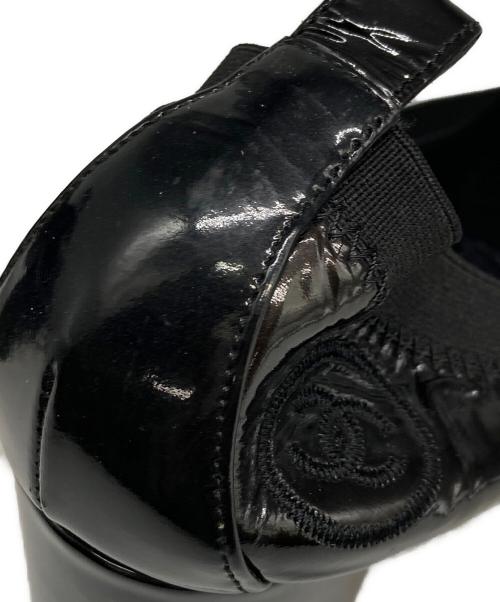 CHANEL（シャネル）CHANEL (シャネル) ココマーク刺繍エナメルパンプス ブラック サイズ:37 1/2の古着・服飾アイテム