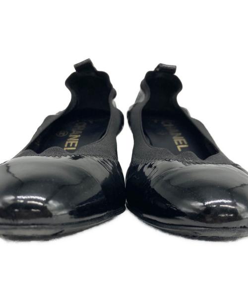 CHANEL（シャネル）CHANEL (シャネル) ココマーク刺繍エナメルパンプス ブラック サイズ:37 1/2の古着・服飾アイテム